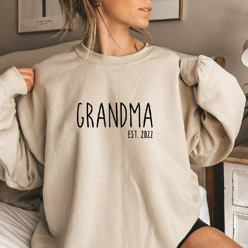 Customized Est Grandma Crewneck Sweatshirt, Grandma Gift, Mother's Day Gift, New Granny